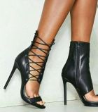 One of the hottest UAE whores Sonia now available on sexabudhabi.com