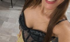 Call girl Julie Venezuelan 23yr  Phone: +971 55 894 8683